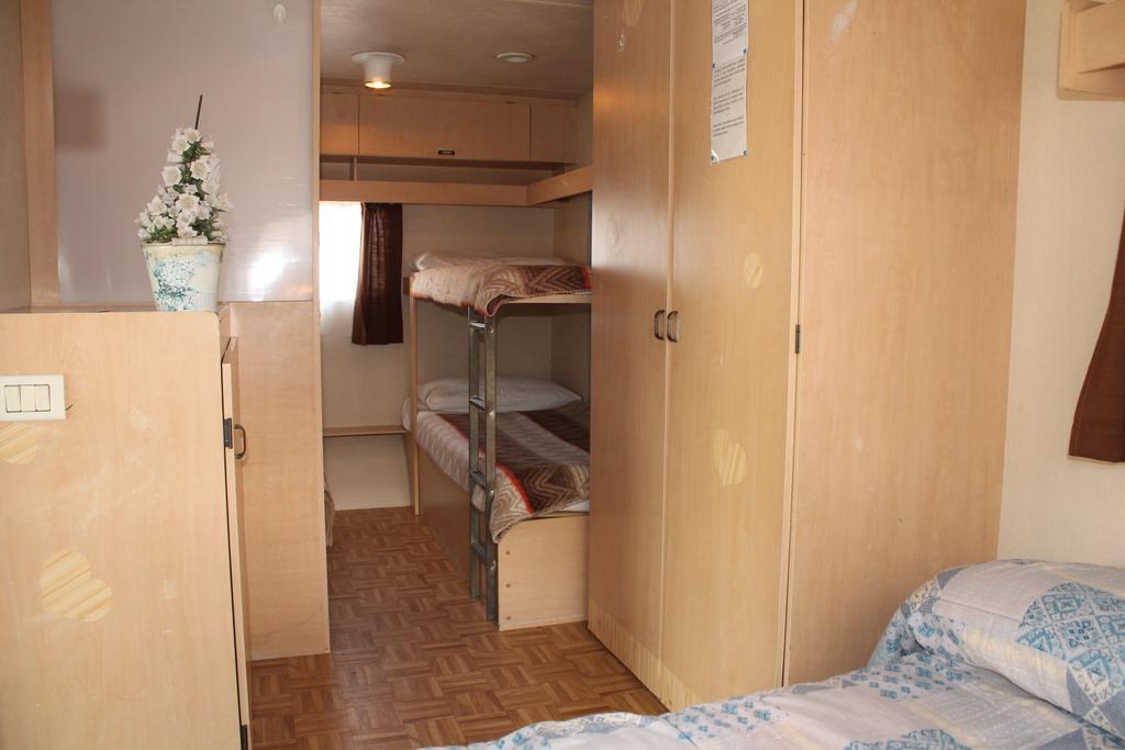 Camping Parco Capraro ليدو دي يسولو الغرفة الصورة