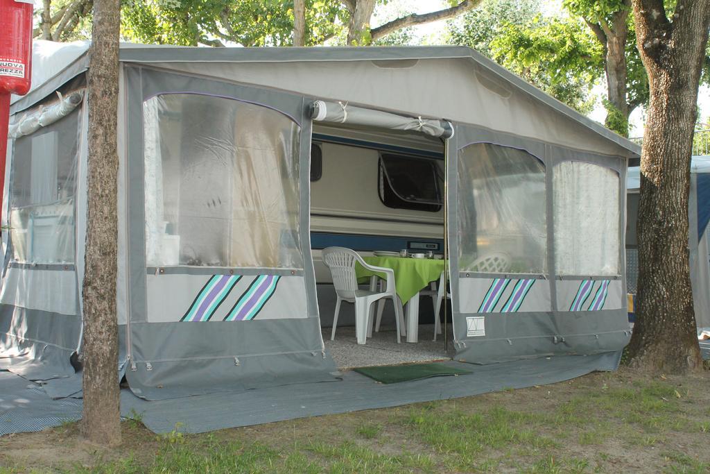 Camping Parco Capraro ليدو دي يسولو الغرفة الصورة