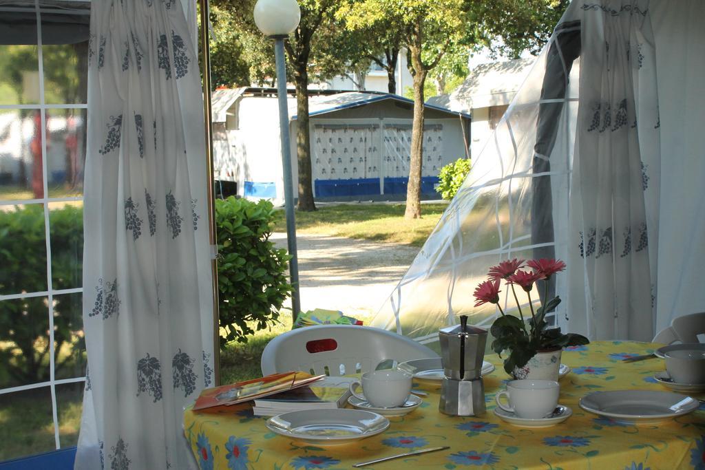 Camping Parco Capraro ليدو دي يسولو الغرفة الصورة